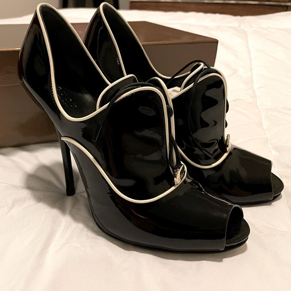 Gucci Black Patent Leather Newton Ankle Peep Toe Booties - NEW - Picture 3 of 12